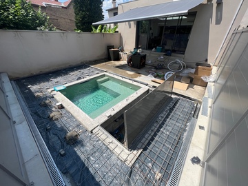 Rénovation complète d’une petite terrasse avec piscine 