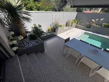 Rénovation complète d’une petite terrasse avec piscine 